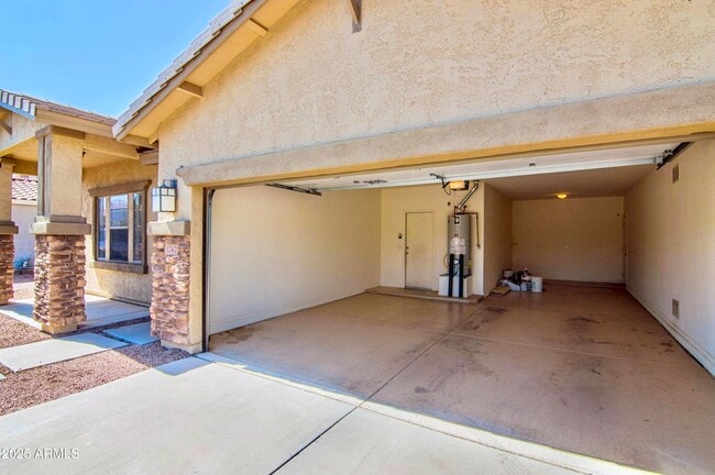 Building Photo - 1242 E Strawberry Dr
