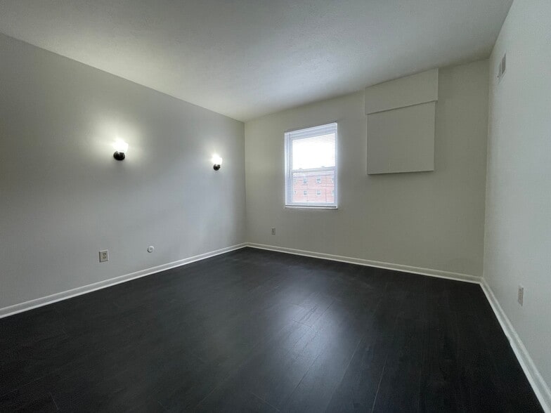 Building Photo - 1340 King Ave