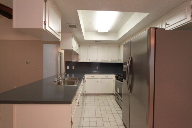 Building Photo - East Austin 4BR Gem on Cul-de-Sac w/ Spacious Lot & Updates