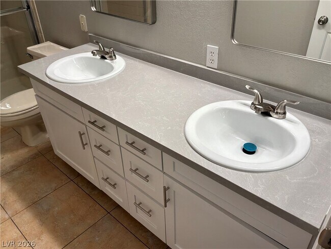 Building Photo - 2635 S Durango Dr