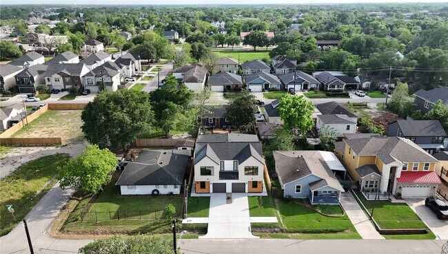 Building Photo - 4554 Newberry St