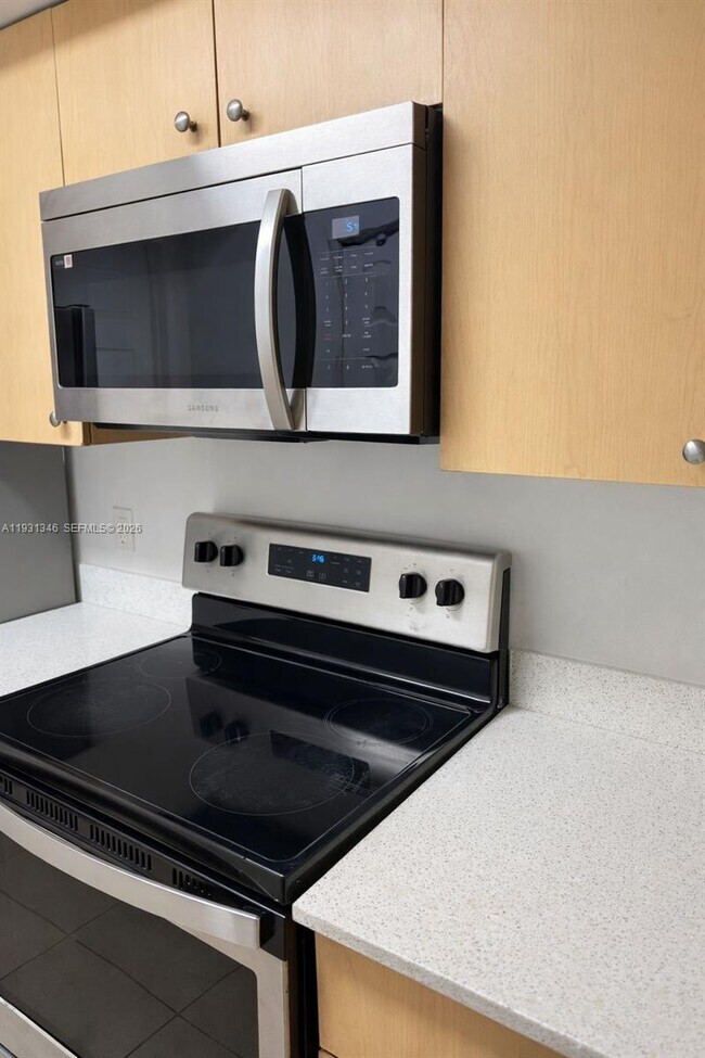 Building Photo - 2494 Centergate Dr