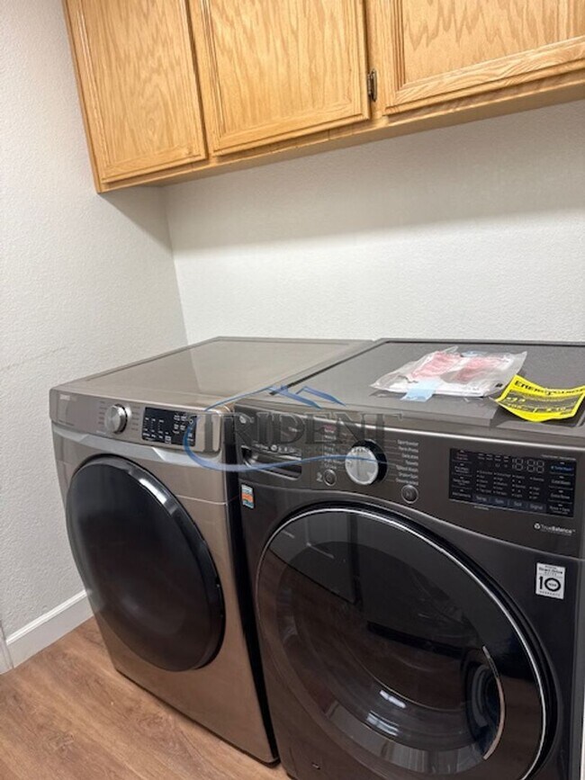 Building Photo - 4 bedroom 2 bath near schools and parks