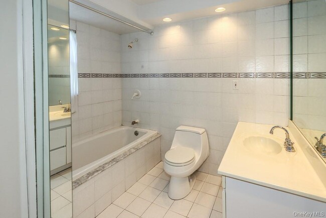 Building Photo - 223 Chestnut Ave