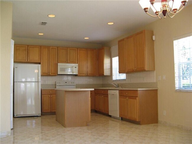Building Photo - 6501 Sandpiper Dr