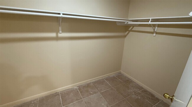 Building Photo - 16806 Pheasant Creek Ct