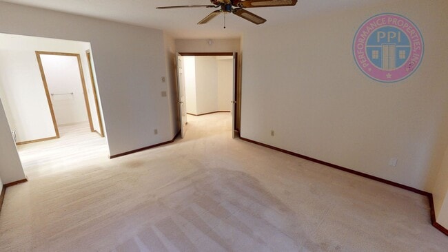 Building Photo - Hidden Springs in West Linn! Pets Friendly! Room To Roam