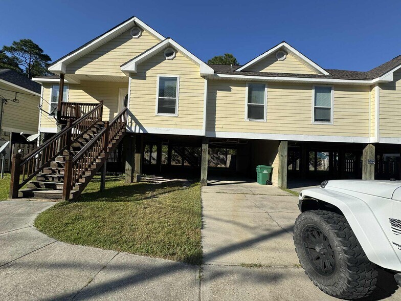 Building Photo - 6206 W Desoto St