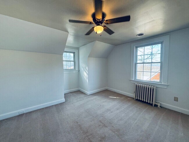 Building Photo - 1104 Toledo Ave