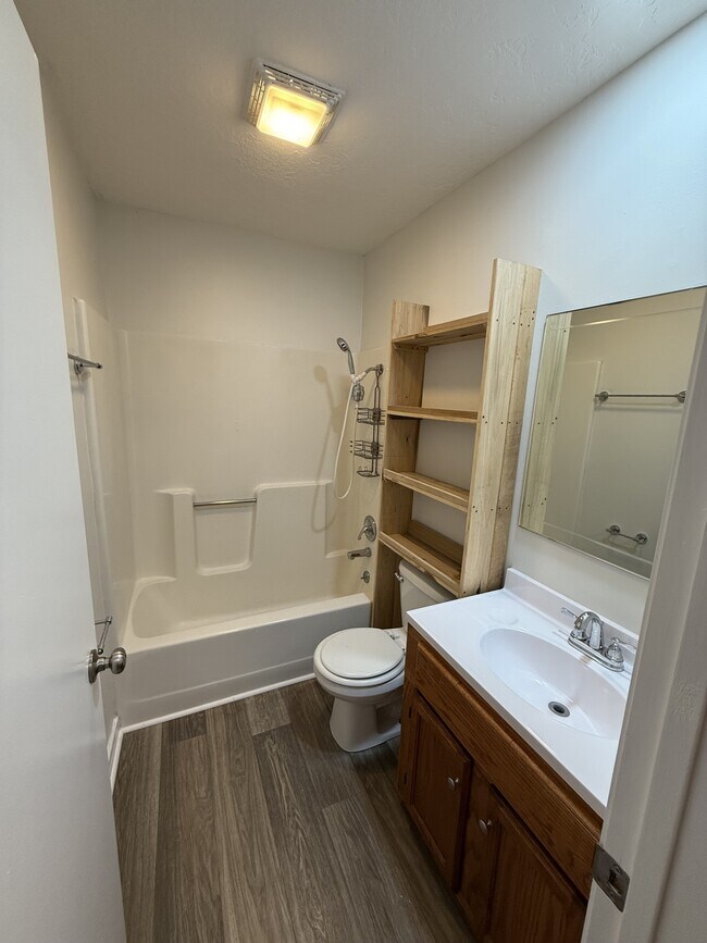 Building Photo - 1803 Thomas Ln