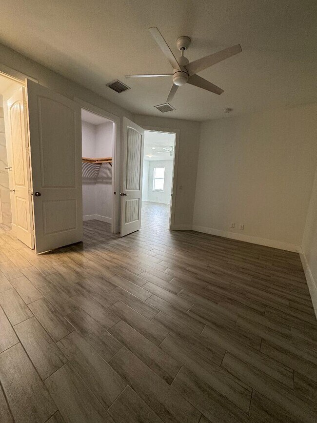 Building Photo - 1029 Mango Dr