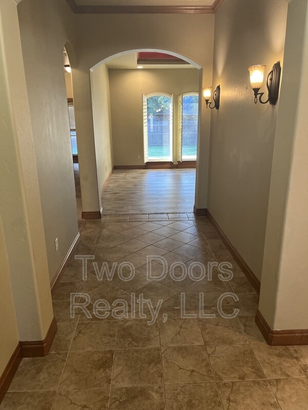 Building Photo - 13123 Red Oak Dr