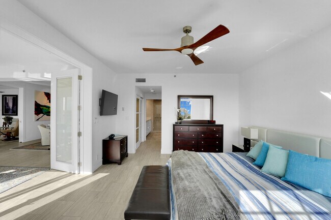 Building Photo - 4114 W Palm Aire Dr