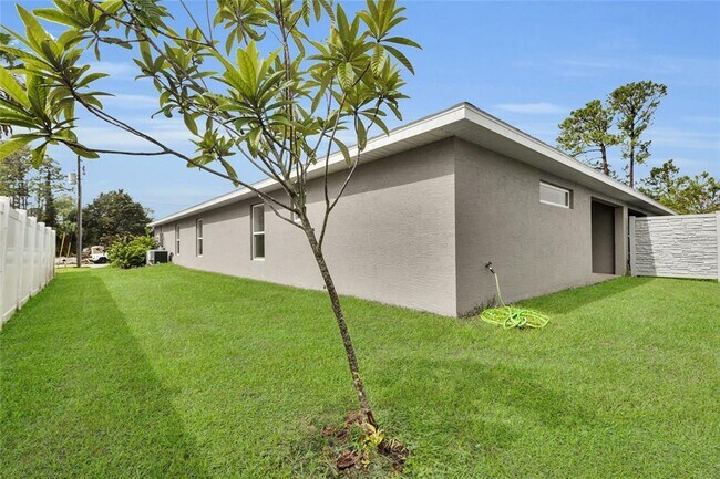 Building Photo - 13 Llovera Pl