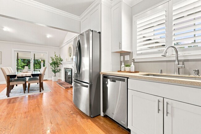Building Photo - Spacious 4-bedroom 2-Bath in Desirable Area in Walnut Creek!