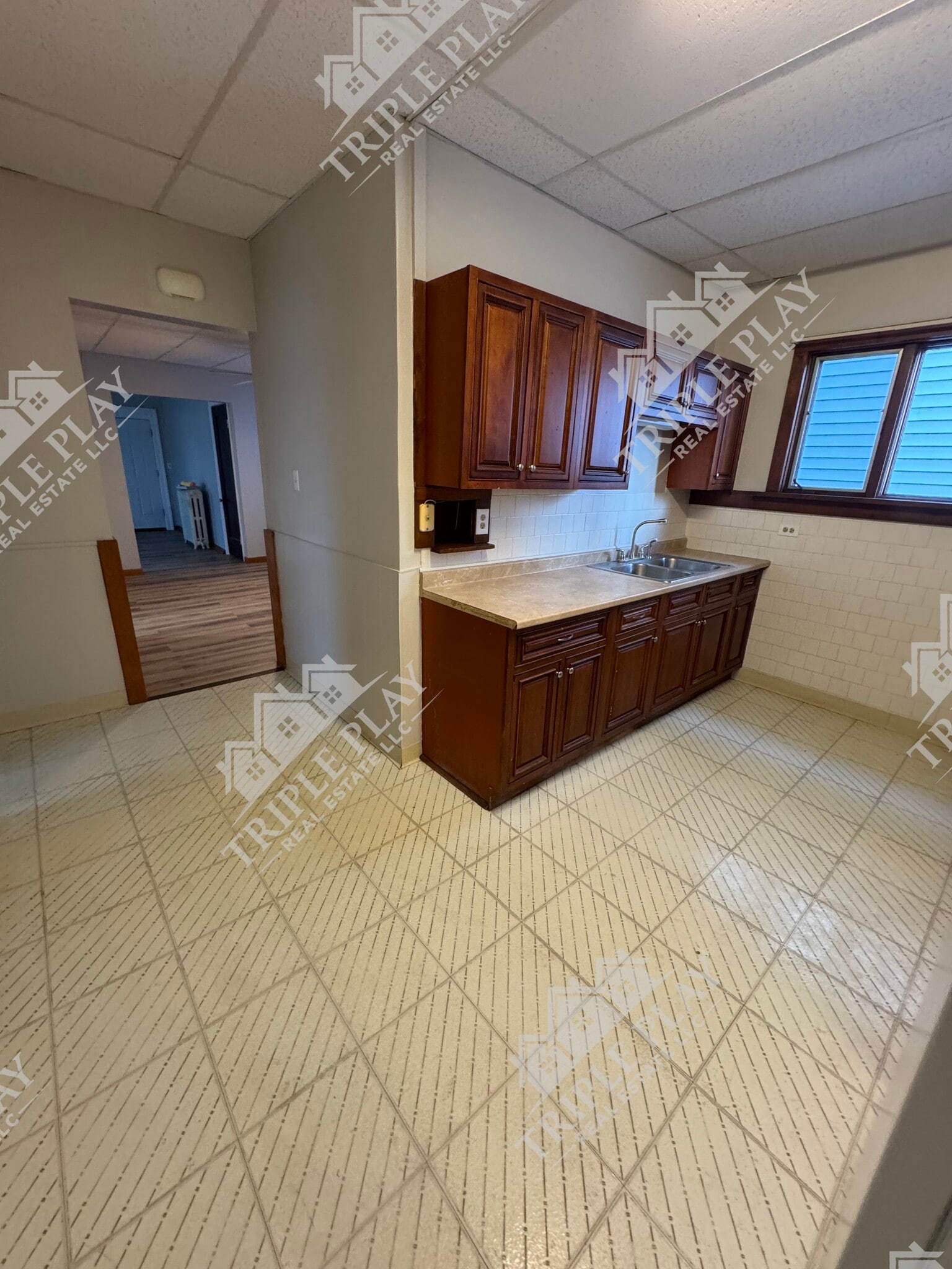 Building Photo - 213 King St