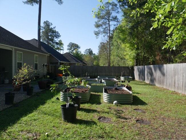 Building Photo - 4 bedroom home in Crestwood S/D