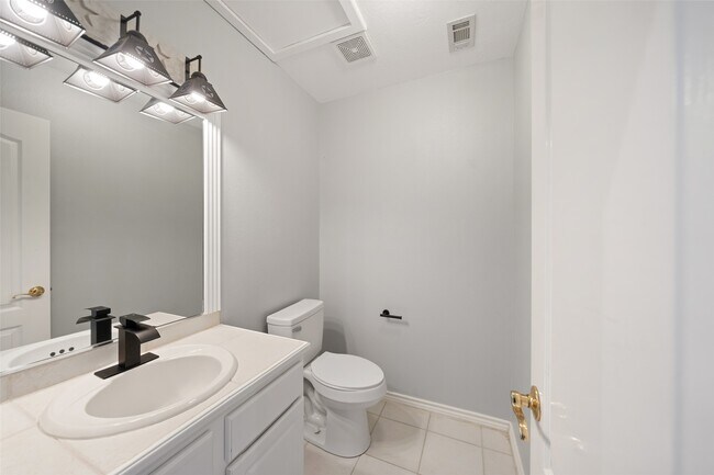 Building Photo - 16 Regency Pt