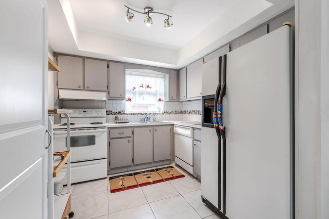 Building Photo - 2995 Crosley Dr W