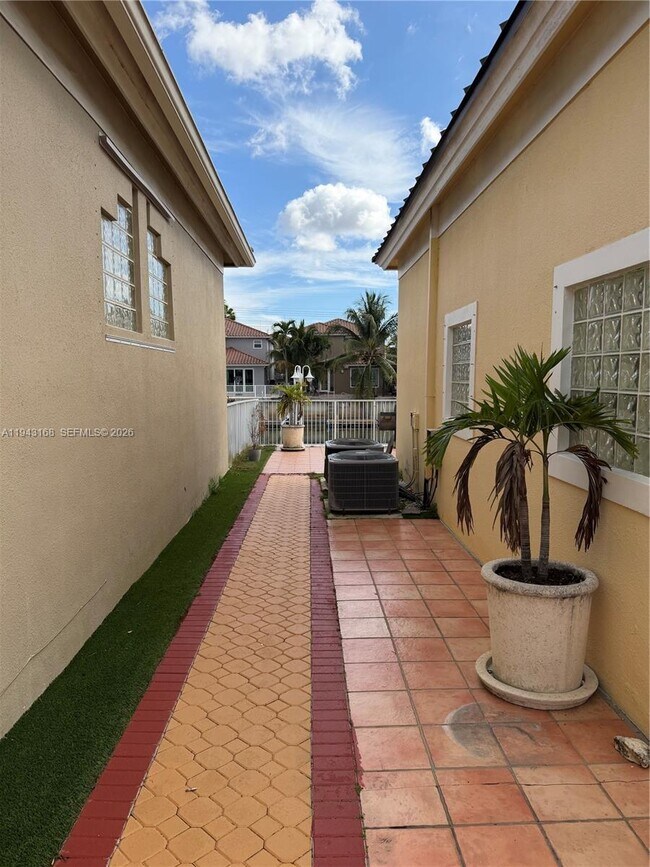 Building Photo - 14640 SW 132nd Ct