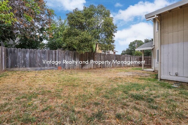 Building Photo - Back On The Rental Market Updated 3 Bedroo...