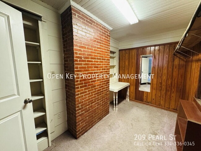 Building Photo - 209 Pearl St