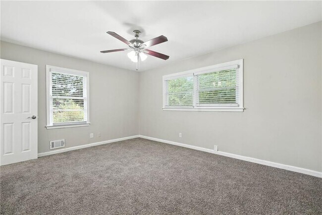 Building Photo - 2493 Miriam Ln