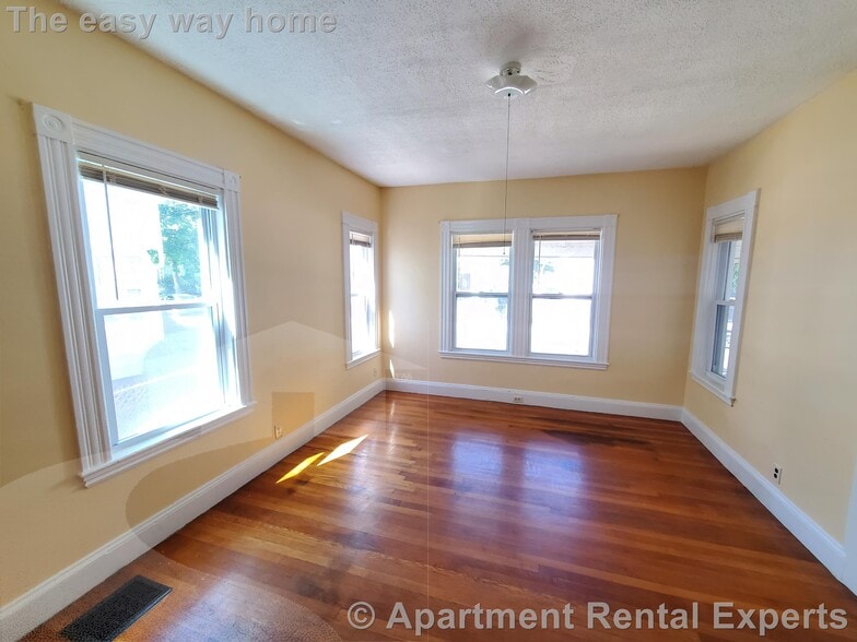 Building Photo - 32 Claremon St