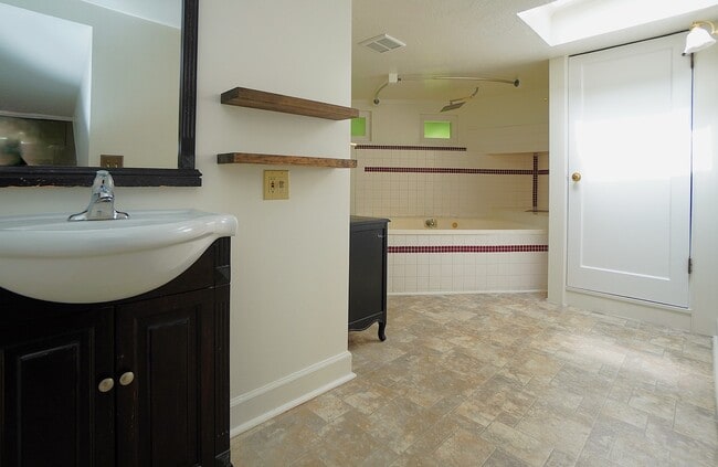 Building Photo - 2389 W Boise Ave