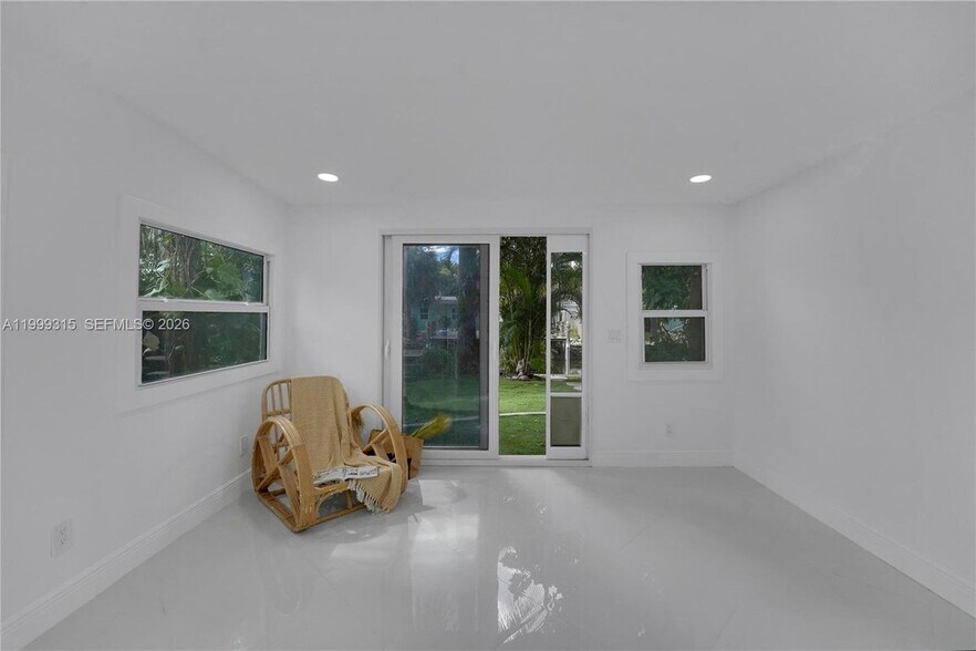 Building Photo - 1137 SW 8th Ave