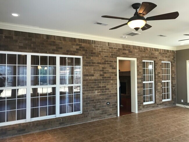 Building Photo - 113 Commonwealth Ct