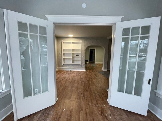 Building Photo - Four Bedroom Home