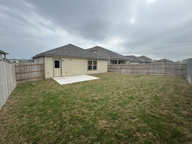 Building Photo - Adorable 4 bedroom 2 bath home in Heatherf...