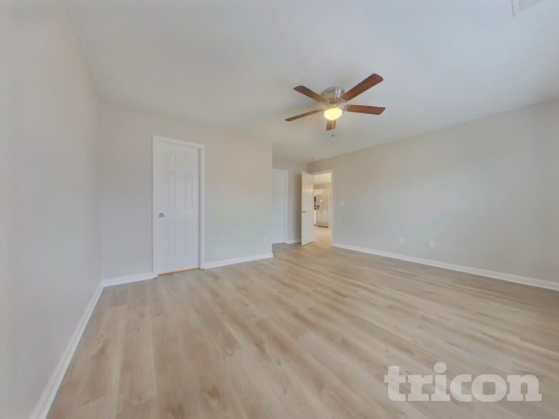 Building Photo - 558 Robins Egg Dr