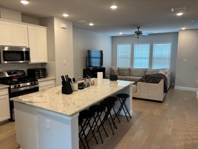 Building Photo - 131 Peach Orchard Ln