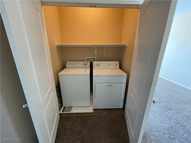 Building Photo - 733 Emerald Idol Pl