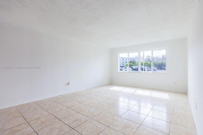 Building Photo - 14850 Naranja Lakes Blvd