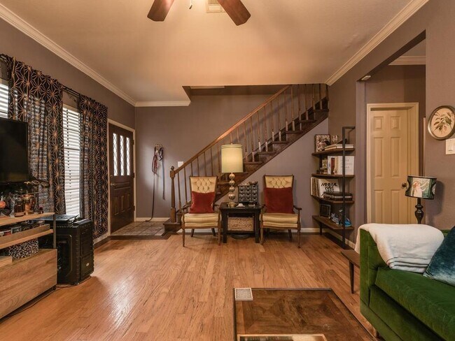 Primary Photo - 1307 Kinney Ave