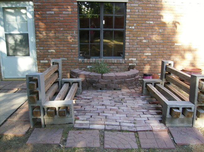 Building Photo - 237 N Murphy Rd