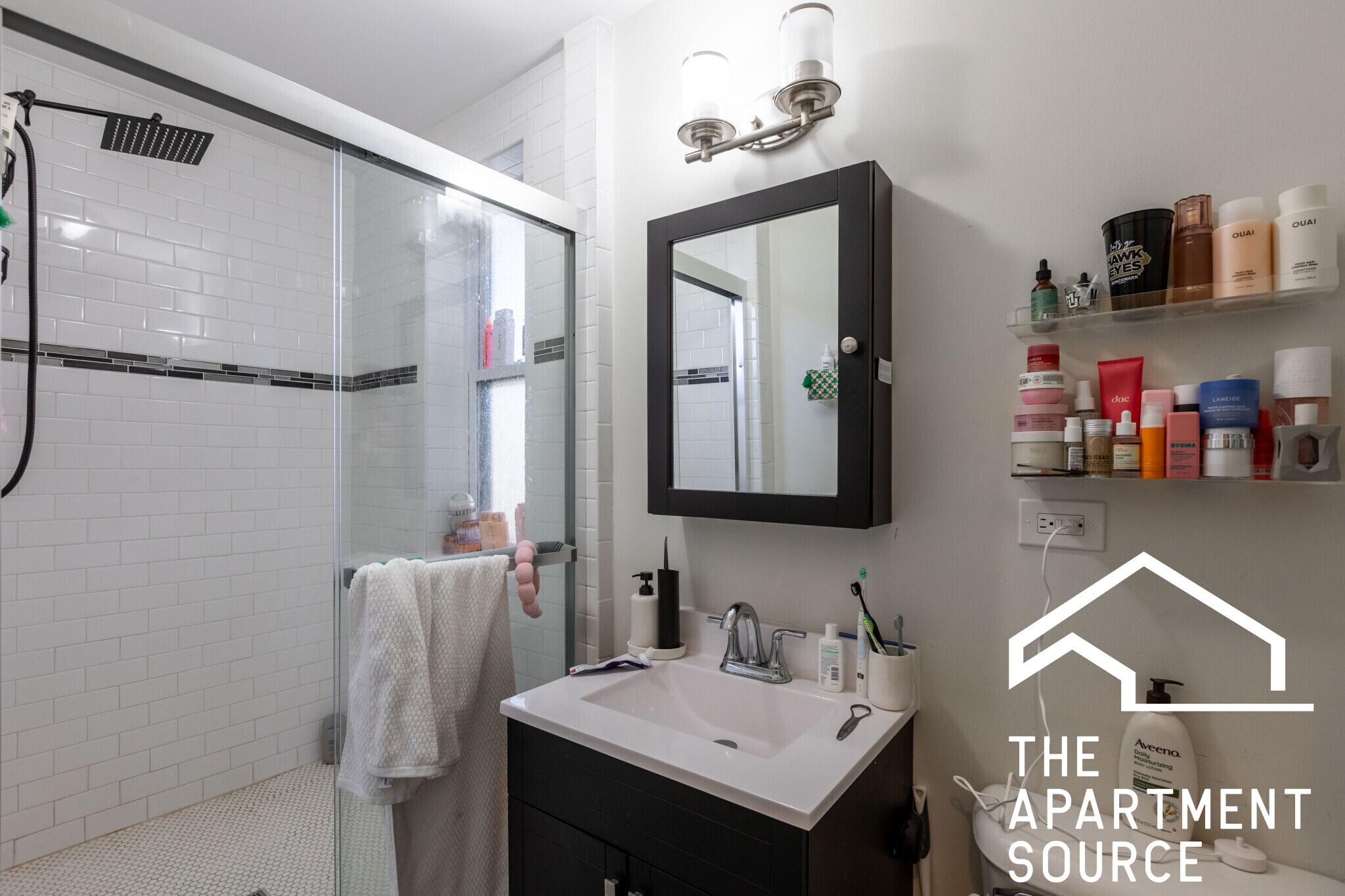 Building Photo - 839 W Cornelia Ave