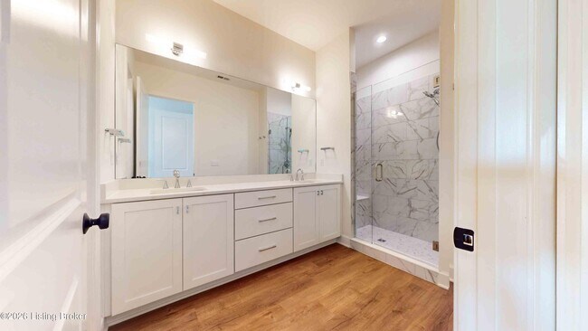 Building Photo - 6353 Meeting St