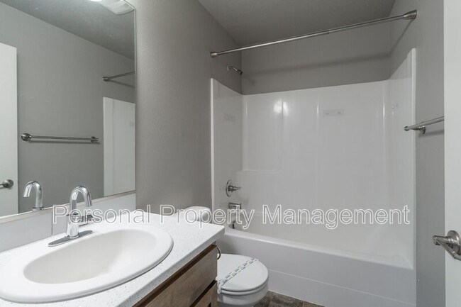 Building Photo - 3529 NE 61st Way