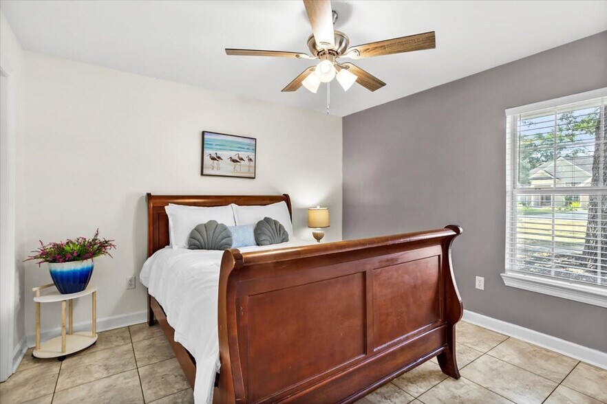 Building Photo - 5012 Deborah St