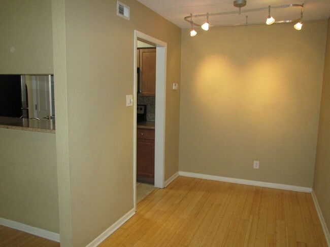 Building Photo - Adorable 1 bedroom apartment