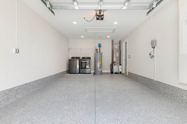 Building Photo - 12 Lloret Pl