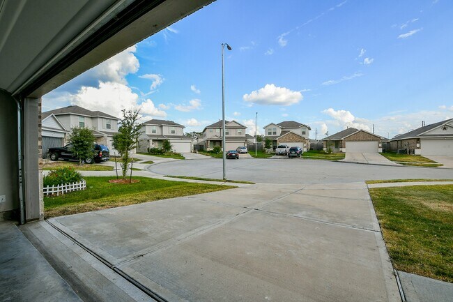 Building Photo - 2407 Poplar Copse Ct