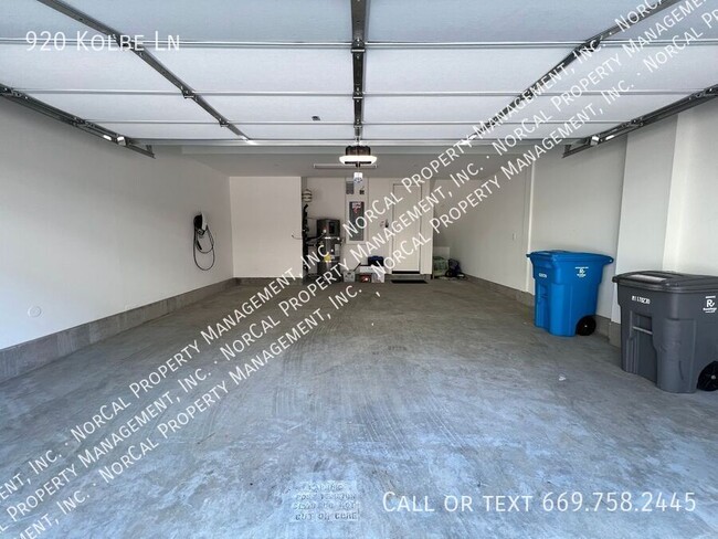 Building Photo - 920 Kolbe Ln