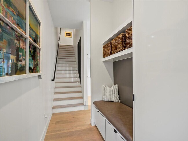 Building Photo - Luxury 3-Bed, 3.5-Bath Denver Home with Ro...
