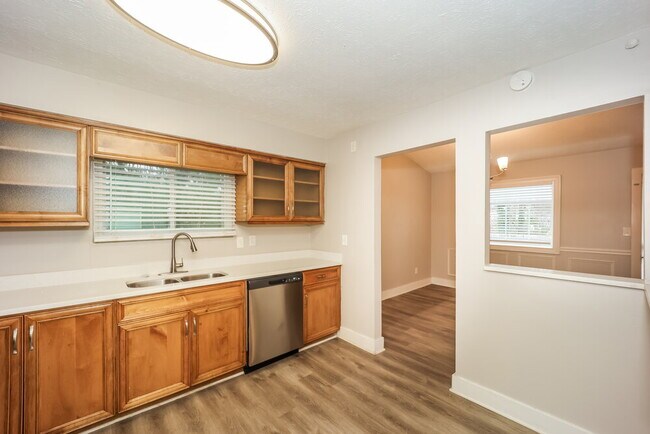 Building Photo - 9453 Forest Knoll Dr