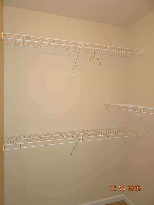 Building Photo - 4 Bedrooms, 3.5 Baths Townhouse